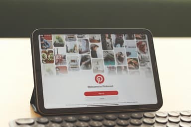 Sloturi mobile: test UI/UX pe telefon vs desktop