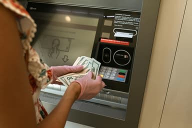 Limite de depunere și retragere – cum te pot ajuta la joc responsabil