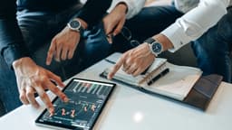 Volatilitate medie vs. volatilitate ridicată: test comparativ
