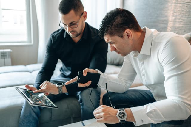 Cum interpretezi varianta și volatilitatea unui slot online