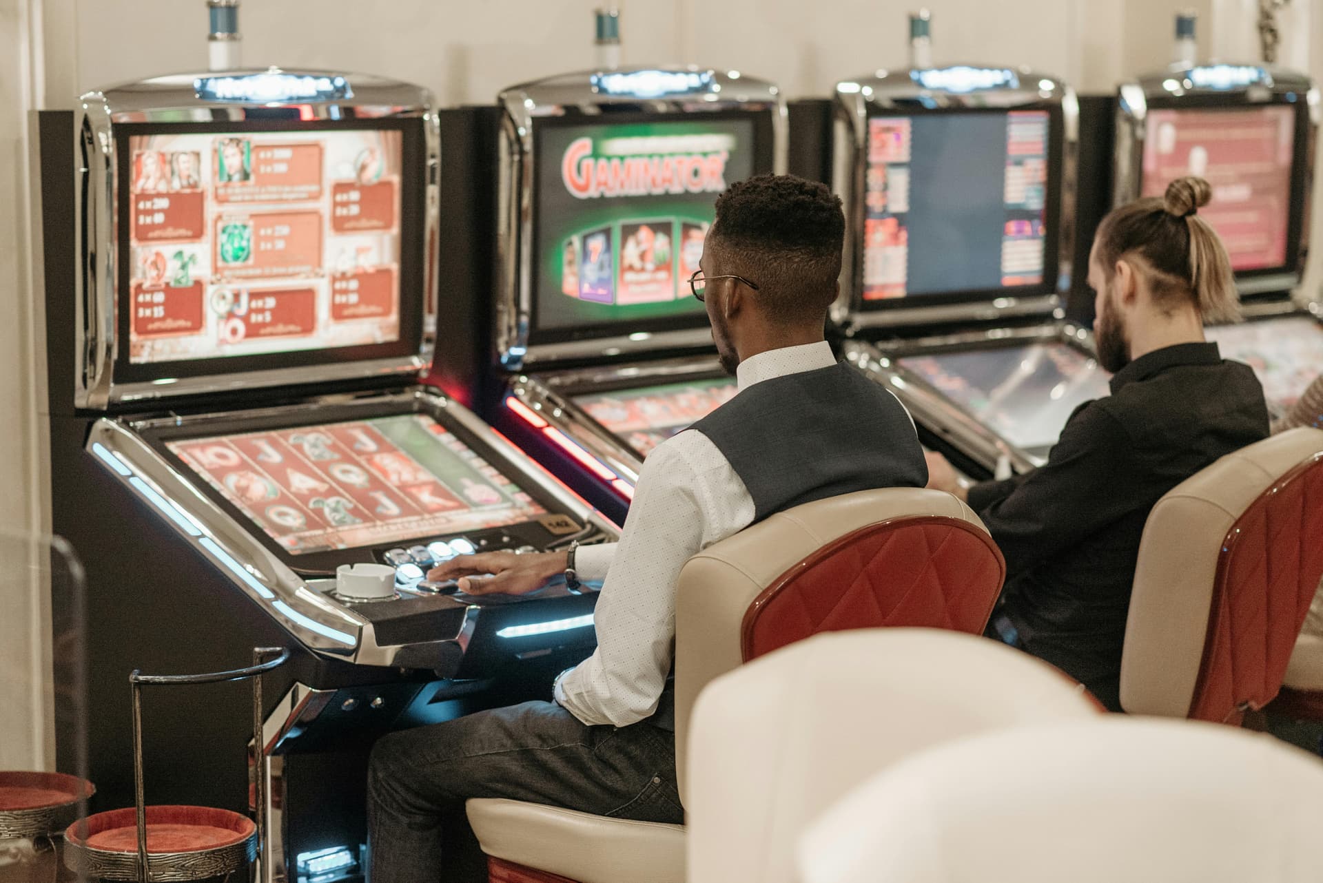 Analiză: sunt mizere mai bune la sloturile cu jackpot?
