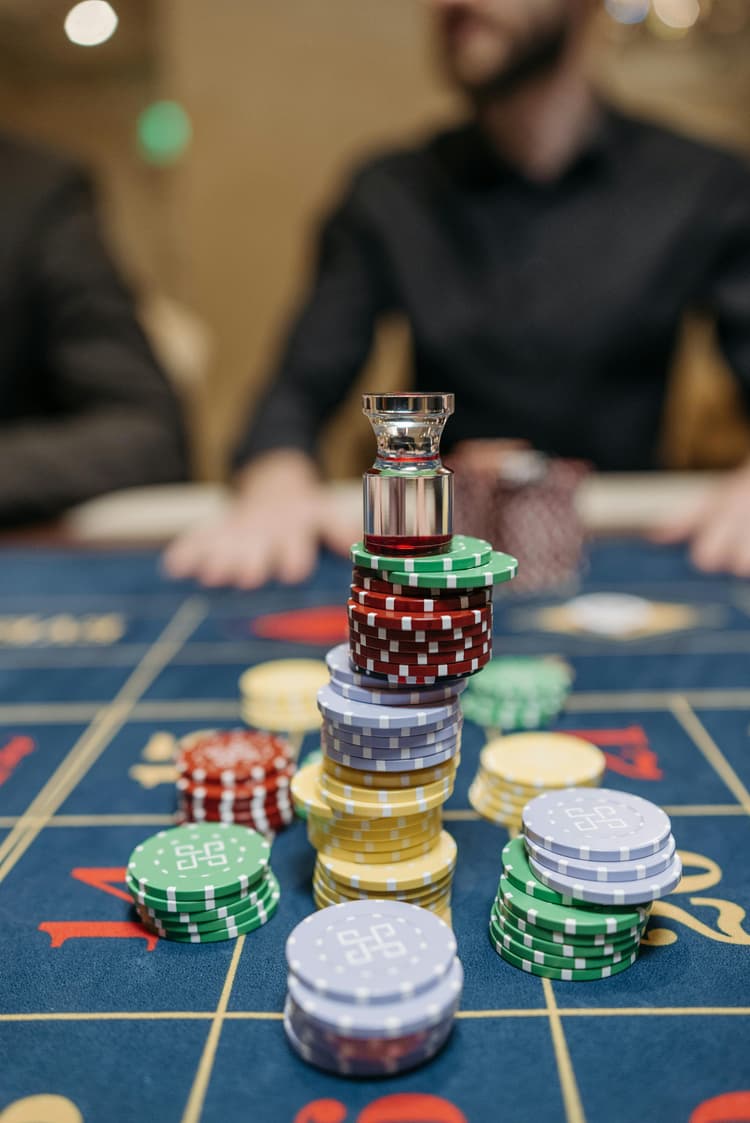 Strategia jackpot-hunter: Cum să urmărești marile câștiguri